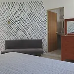 CASA DE LAS FLORES. Habitación con baño privado